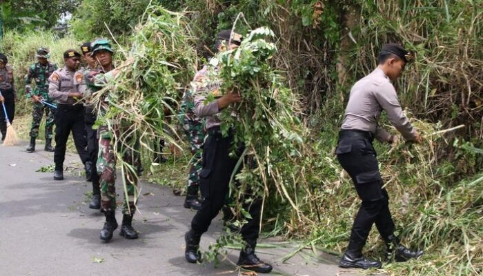 Polri dan TNI Kompak Gelar Karya Bakti Bersama di Malang