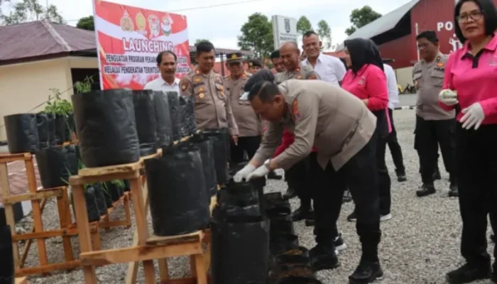 Sinergi Polisi dan Masyarakat, Kapolres Humbahas Canangkan Pekarangan Pangan Lestari