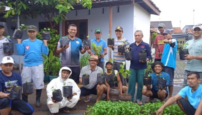 Kompol Suhadi Ajak Warga Batang Tanam Sayur di Pekarangan, Raih Ketahanan Pangan Mandiri