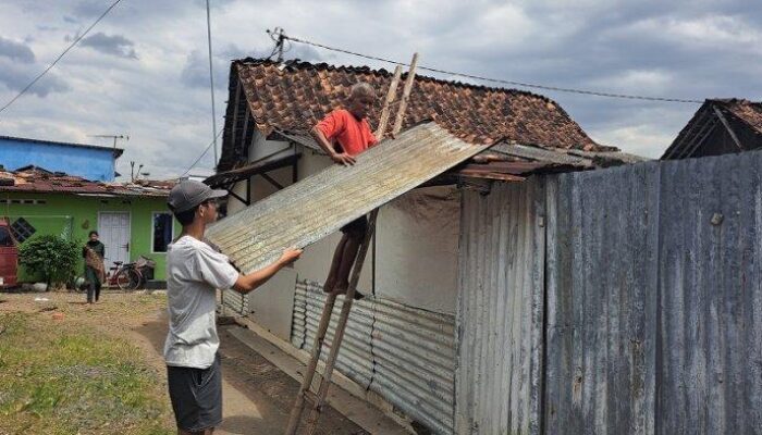 Mencekam! Puting Beliung di Kranji Banyumas Hantam Rumah Warga