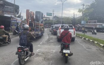 Rusak Dan Berisiko Kecelakaan, Warga Minta Perbaikan Jalan Prof Hamka