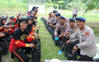 Satbrimob Polda Kalteng Gelar Panen Dan Tebar Benih Ikan Dalam