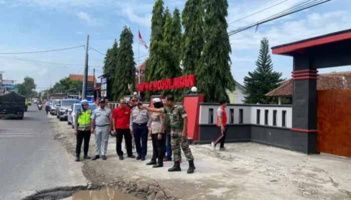 Pastikan Keselamatan, Satlantas dan DPUPR Sukoharjo Tinjau Jalan Bekonang-Mojolaban