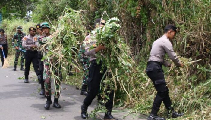 Soliditas Tak Diragukan, TNI-Polri Laksanakan Karya Bakti Bersama