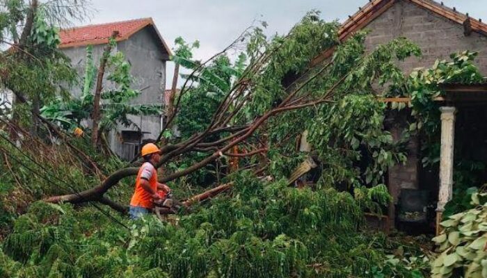 Terjangan Angin Kencang Hancurkan Puluhan Rumah di 8 Desa Sragen