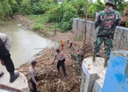 TNI-Polri Sukoharjo Kompak Bersihkan Sampah di Bendungan Bengawan Solo