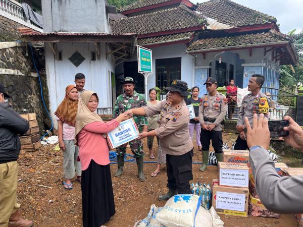 Tni Polri Turun Tangan, Bantu Warga Terdampak Longsor Di Petungkriyono Pekalongan