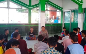 Tak Hanya Bertugas, Aipda Haryono Ajarkan Anak Panti Asuhan Baca