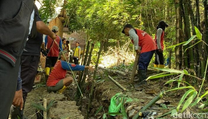 Talut Sungai Plumbon Jebol, Warga Mangungharjo Semarang Masih Berbenah