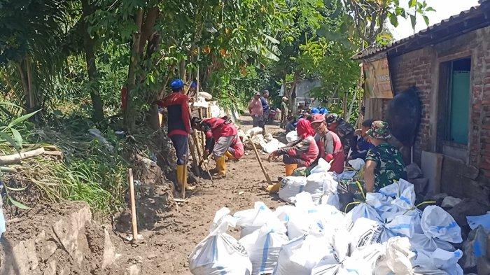 Tanggul Jebol Di Semarang, Ratusan Keluarga Terdampak Banjir