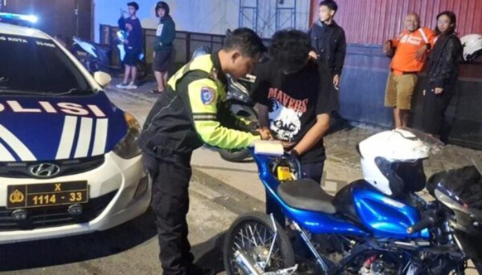 Patroli Blue Light Satlantas Polresta Malang Kota Sasar Balap Liar dan Gangguan Kamtibmas