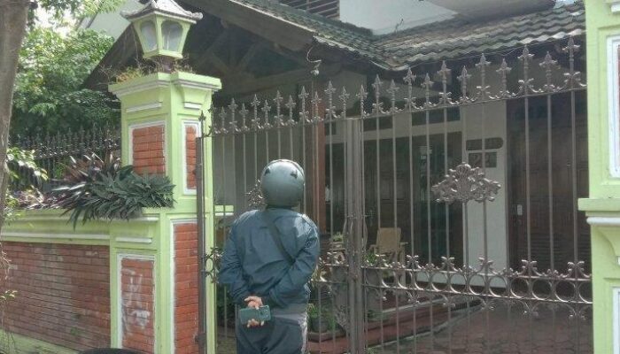 Terekam CCTV, Pencuri Bobol Rumah Kosong di Kota Malang dan Gasak Emas Batangan