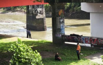 Terpeleset Di Jembatan Jurug, Pria Asal Sragen Jatuh Ke Bengawan