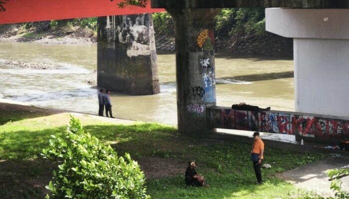 Pria Sragen Tercebur Bengawan Solo Setelah Terpeleset di Jembatan Jurug