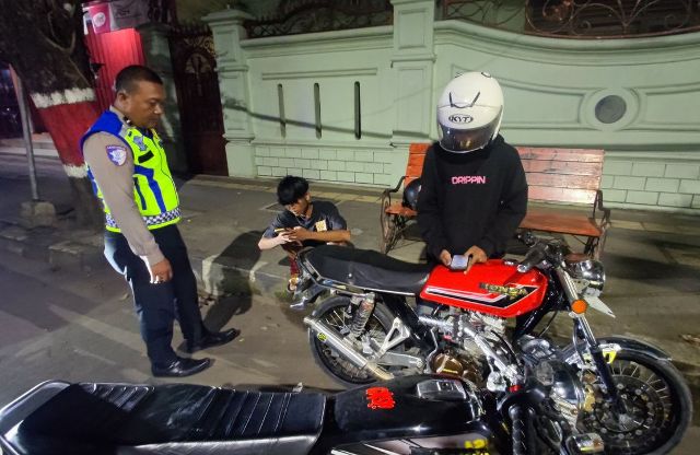 Tiga Remaja Balap Liar Dengan Motor Lawas, Polisi Grobogan Bertindak