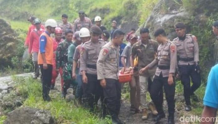 Tim SAR Evakuasi Pemuda Sleman yang Terjebak di Jurang Gunung Merapi Klaten