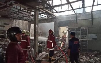 Toko Alat Tulis Di Pasar Cangkring Kendal Terbakar, Ini Dugaan