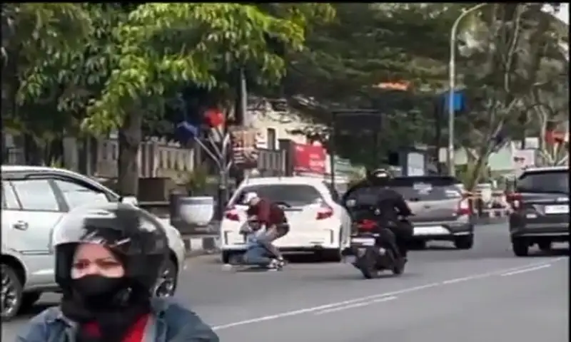 Viral Di Medsos, Duel Pengemudi Agya Dan Jazz Gemparkan Salatiga