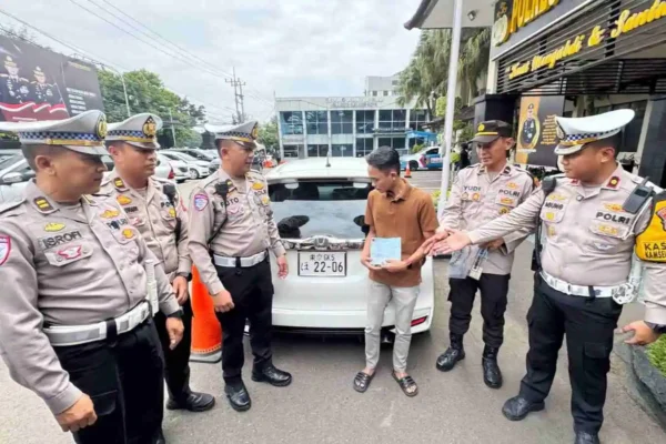 Viral Di Medsos, Honda Jazz Berpelat Kanji Ditilang Satlantas Polresta