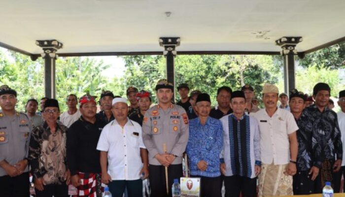 Program “Jumat Curhat” Kapolres Jembrana Diikuti Antusias Warga Pulukan