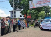 Wujud Kepedulian, Polisi Dan Mahasiswa Banyumas Bagikan 300 Paket Sembako