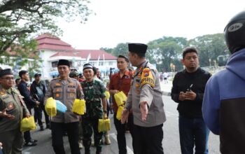 2.000 paket sembako dibagikan, kapolresta malang kota dan gmni jatim