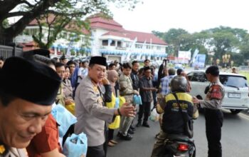 2.000 paket sembako disalurkan, polresta malang kota & gmni jatim