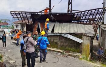 Angin kencang hantam wonosobo, atap bangunan berterbangan