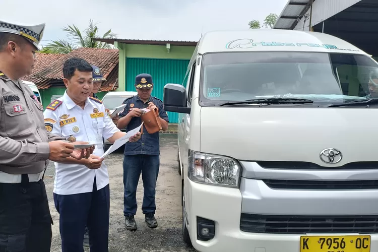 Antisipasi kecelakaan, polres jepara dan dishub lakukan ramp check jelang