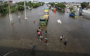 Banjir rob melanda, jalur pantura semarang demak tergenang hingga 50 cm