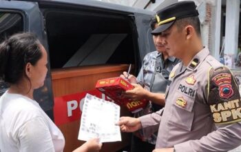 Bantu korban banjir, spkt polres grobogan layani pembuatan surat kehilangan