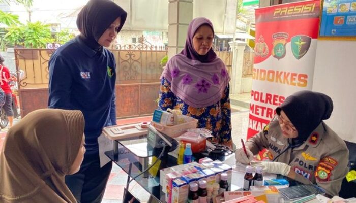 Polres Jaktim Dirikan Posko Kesehatan bagi Korban Banjir di Cawang