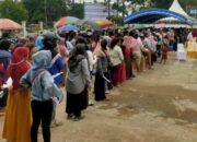 Bazar pangan murah di lamandau ramai, warga antusias borong beras