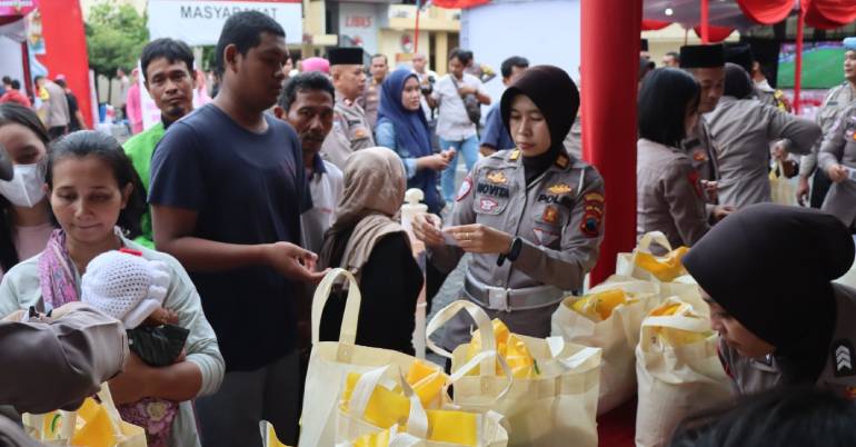 Bazar ramadhan polrestabes semarang, warga bisa dapat sembako terjangkau