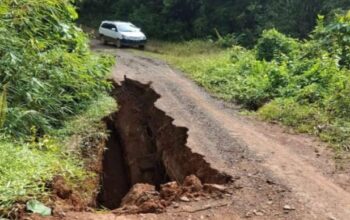 Bencana di lamandau, hujan lebat mengakibatkan jalan dan jembatan runtuh