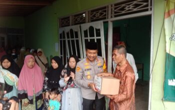 Berbagi kebahagiaan, polresta banyumas salurkan 75 paket lebaran ke tuna