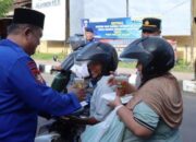 Berbagi di Bulan Ramadan, Polres Jepara Bagikan Takjil Gratis ke Masyarakat