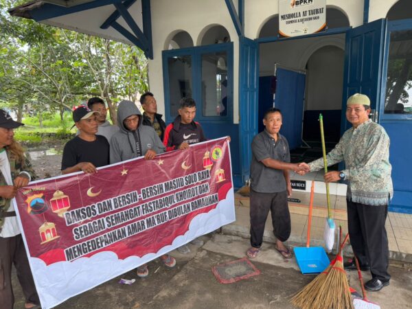 Bersih bersih masjid dan bansos: upaya hamas solo raya dukung keamanan