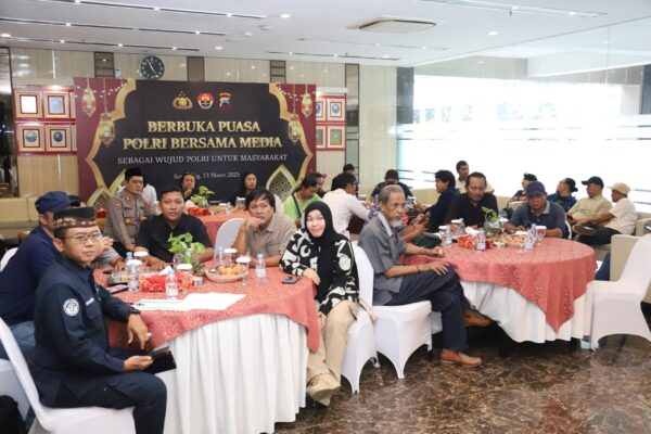 Buka puasa bersama polda jateng dan media; eratkan sinergi dan