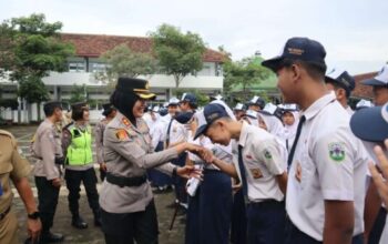 Cegah penyimpangan remaja, police goes to school hadir di semarang