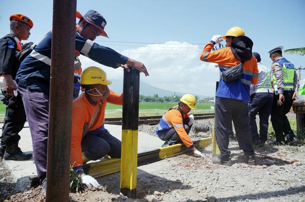 Daop 4 semarang pastikan keselamatan ka, pelintasan sebidang tak dijaga