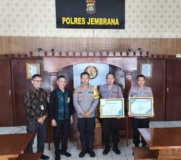 Dedikasi terbaik, kapolres jembrana raih piagam singaraja awards