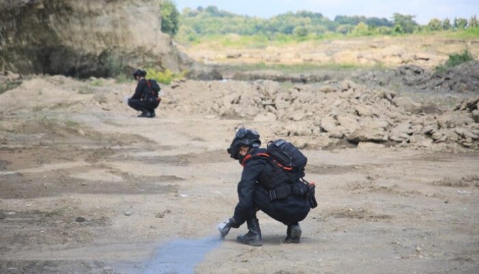 Demi Keamanan, 23 Kg Bubuk Mesiu Dimusnahkan Polres Kendal dan Brimob