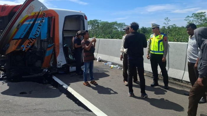 Fakta baru! penyebab bus rosalia indah terguling di tol batang semarang