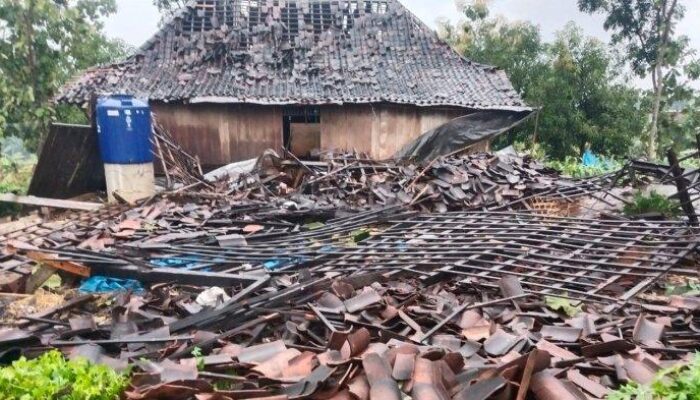 Cuaca Ekstrem di Grobogan, Tornado Robohkan Rumah dan Banjir Meluas