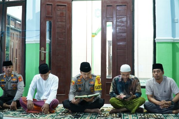 Hangatnya “rindu ramadhan”, kapolres jembrana bersama jemaah masjid nurul iman