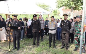 Hormati jasa 3 polisi gugur di lampung, jenderal antar surat