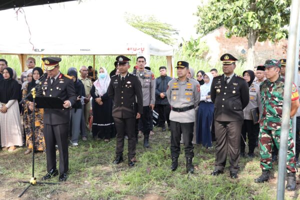 Hormati jasa 3 polisi gugur di lampung, jenderal antar surat