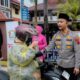 Hujan tak halangi kapolres batang berbagi 100 paket takjil ke