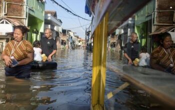 Imbas tanggul kali jebol, banjir genangi ratusan rumah di pati